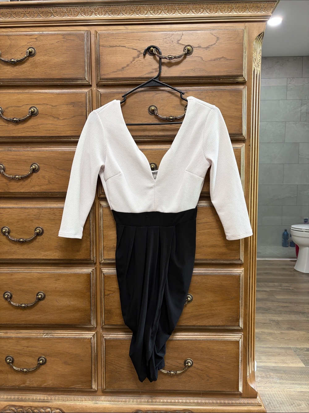 Hot dress with great accents to show up figure
